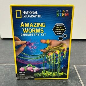 National Geographic Amazing Worms chemistry set New In Box